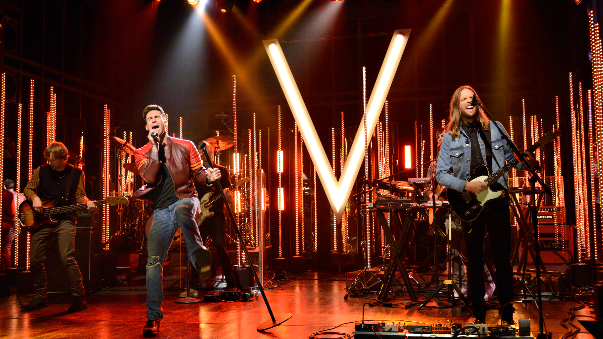 Maroon 5 What Lovers Do Ft Sza Gotdatnew