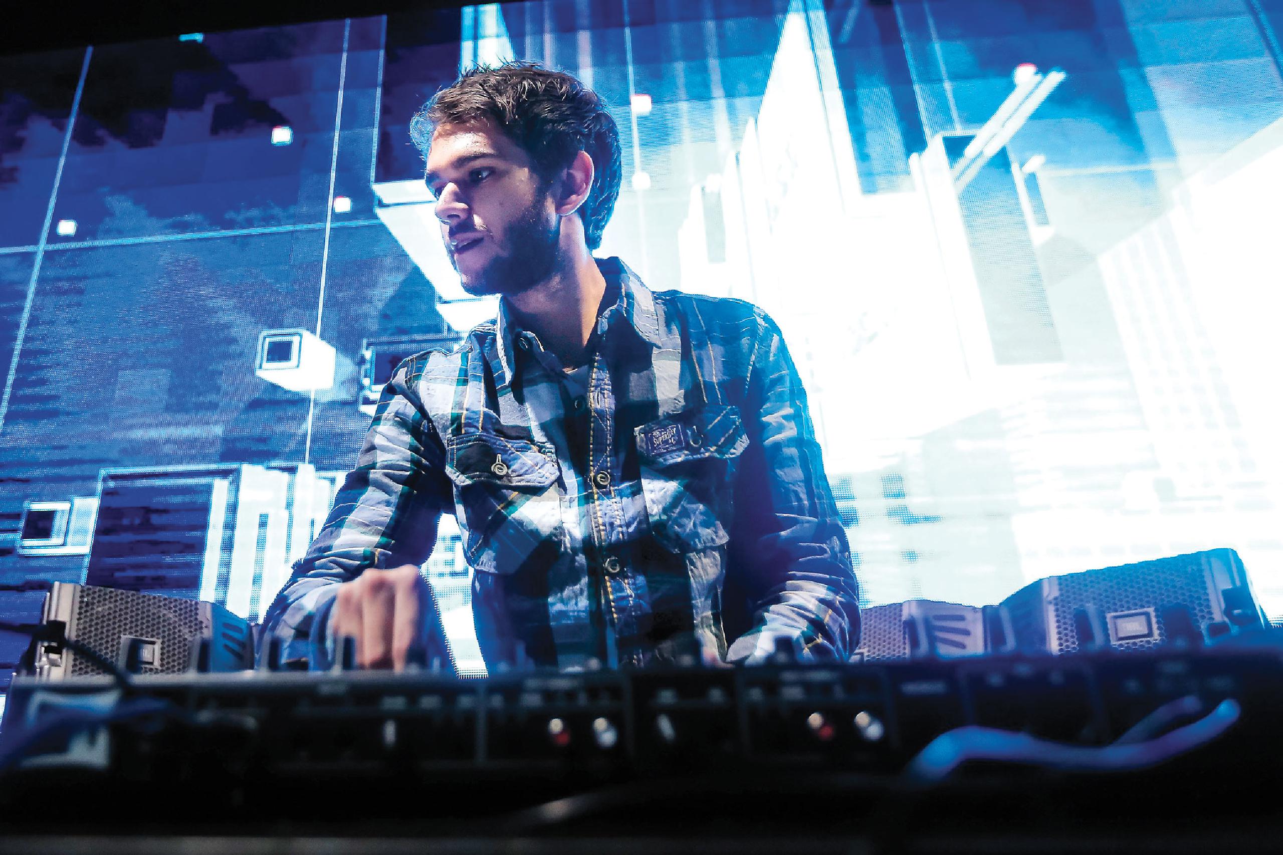 Zeed на андроид. Zedd. Zedd немецкий диджей. Парень диджей. Германские диджеи.