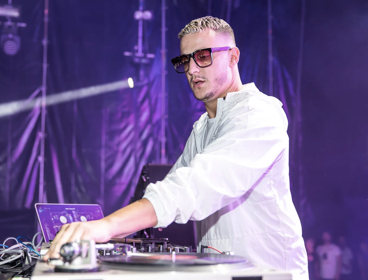 DJ Snake, Sheck Wes – Enzo ft. Offset, 21 Savage, Gucci Mane